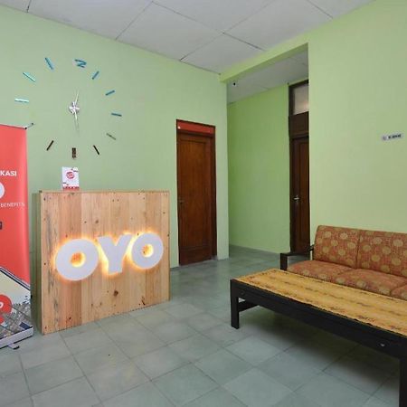 Отель Super Oyo 1046 Omah Pathok Джокьякарта Экстерьер фото