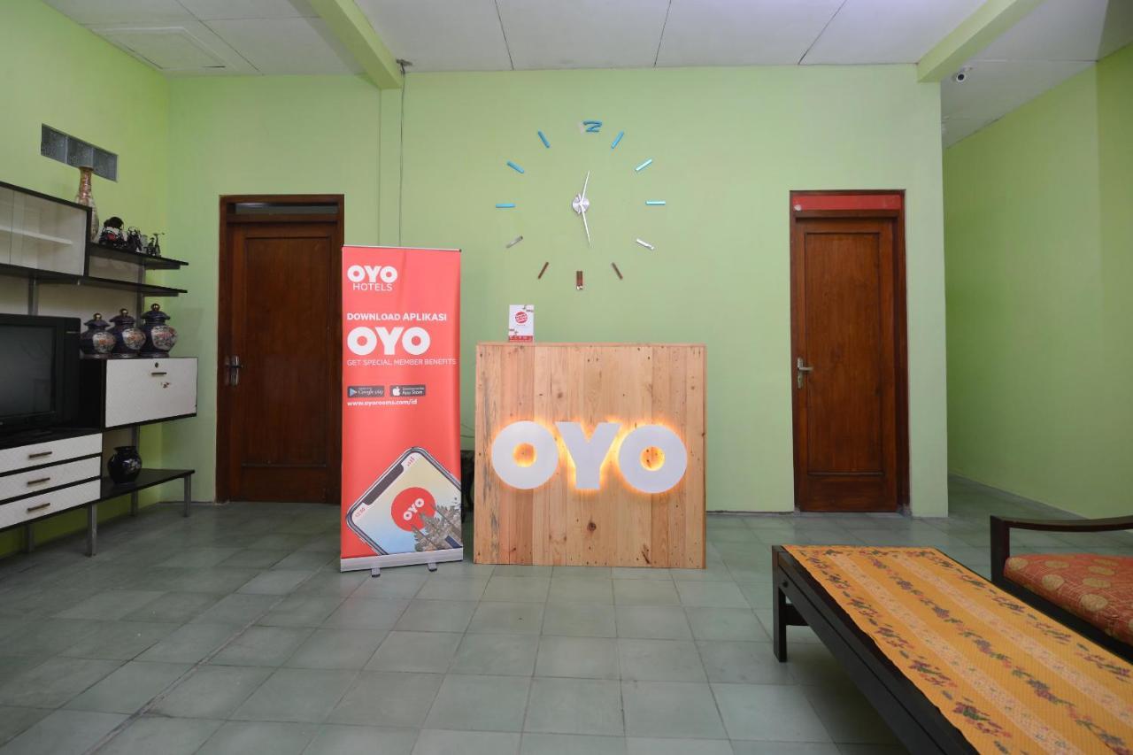 Отель Super Oyo 1046 Omah Pathok Джокьякарта Экстерьер фото