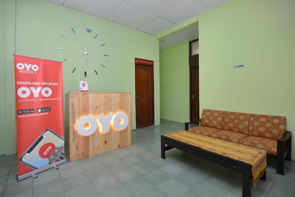 Отель Super Oyo 1046 Omah Pathok Джокьякарта Экстерьер фото