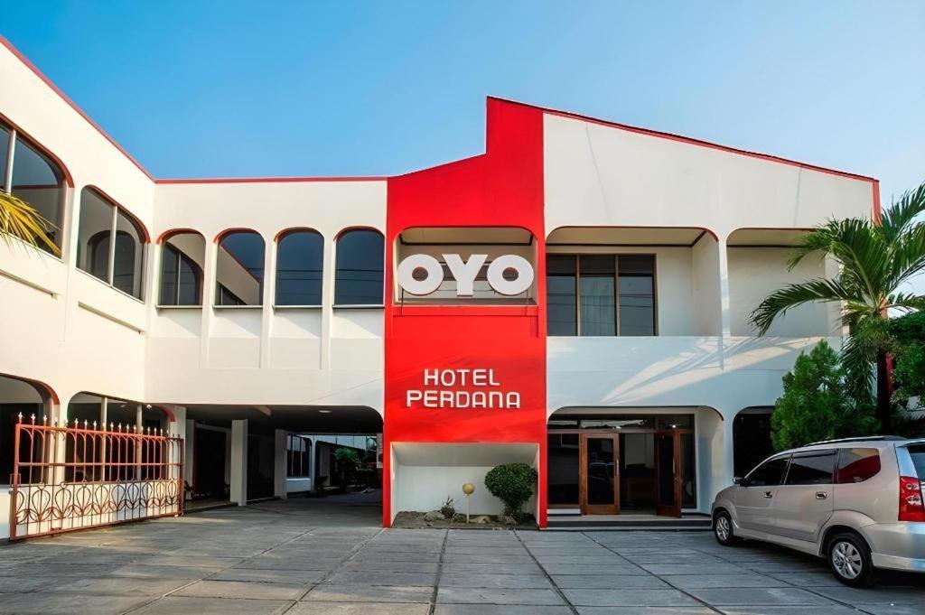 Отель Super Oyo 1046 Omah Pathok Джокьякарта Экстерьер фото