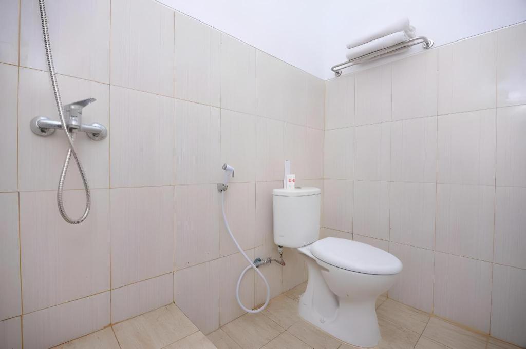 Отель Super Oyo 1046 Omah Pathok Джокьякарта Экстерьер фото